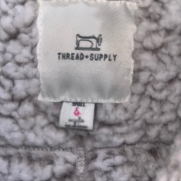 Thread supply women’s fluffy vest s small - Picture 3 of 5